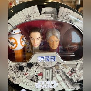Star Wars Millennium Falcon PEZ candy dispensers. COLLECTIBLE SET. Sealed tin.